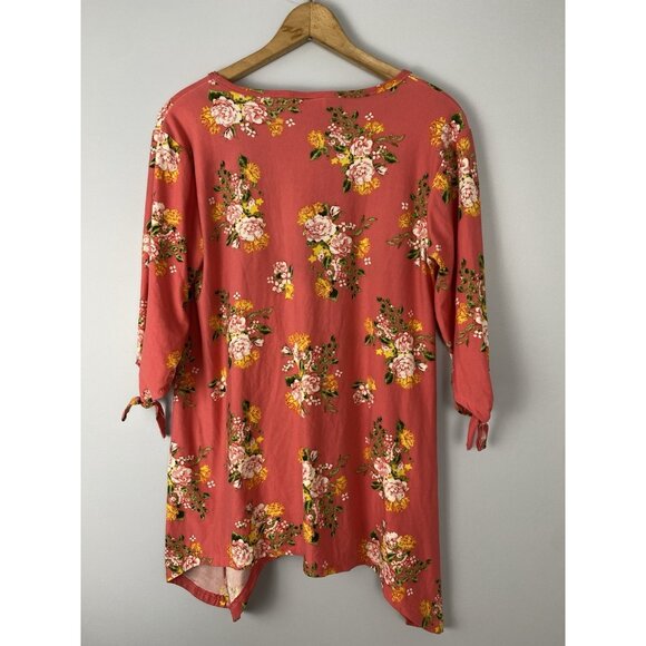 Bobbie Brooks Womens Size Medium Pink Floral Sharkbite Hem Tunic Top - Picture 2 of 8
